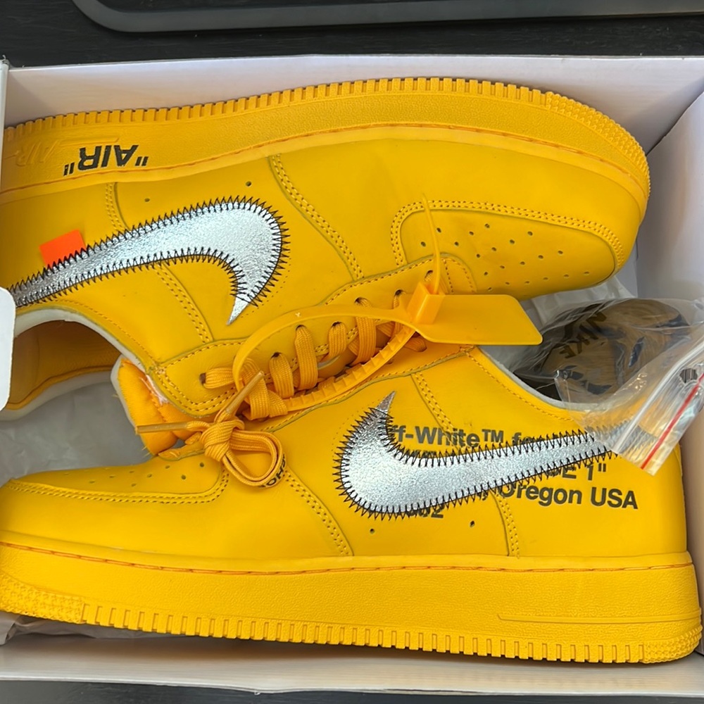 Worn a couple times! Great shape!